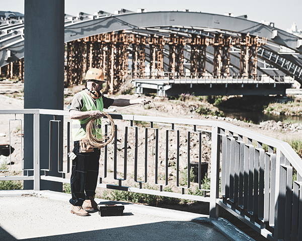 construction-worker-in-kentucky-working-on-a-jobsite